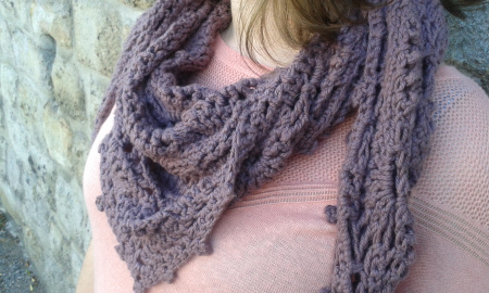 Un châle Agave entièrement&nbsp;bordé