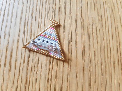 broche perles miyuki beads tipis perles and co rose moustache brick stitch peyote bijoux accessoire vieille morue 1