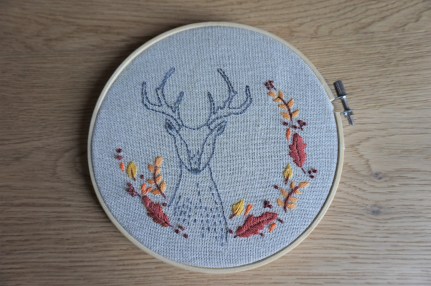 patience et petits points broderie embroidery sweet automne autumn vieille morue cerf deer feuille 1