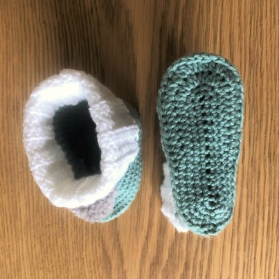 mollie makes lakeside loops hors série noël 15 chaussons color block bébé layette enfant rico design baby classic dk vieille morue 3