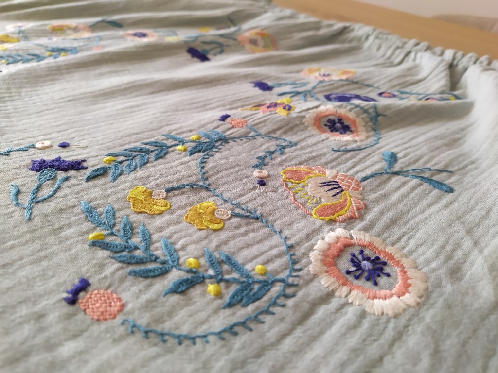 La petite jupe&nbsp;brodée