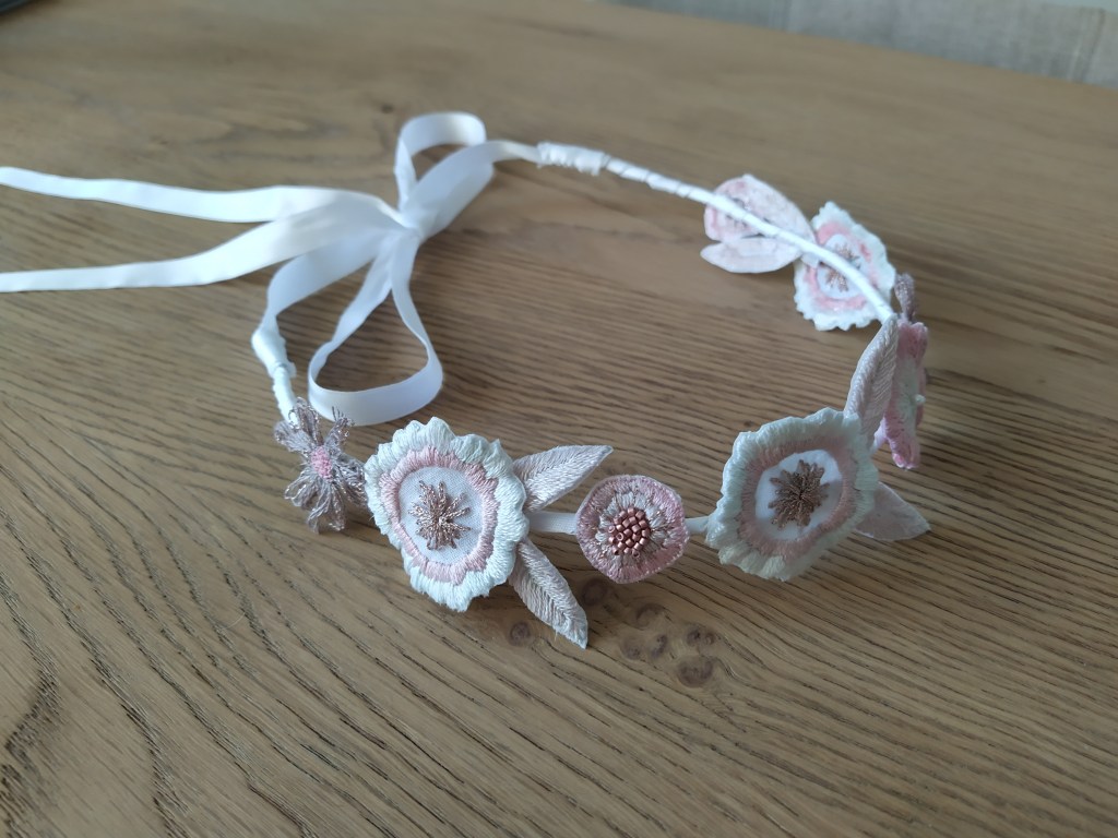 Le headband brodé
