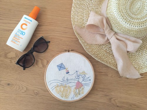 vent d'été marion romain broderie embroidey dmc femme cerf volant mondial tissu tambour motif broder vieille morue 1