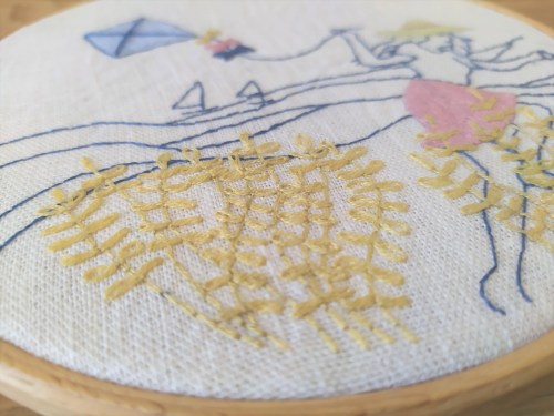 vent d'été marion romain broderie embroidey dmc femme cerf volant mondial tissu tambour motif broder vieille morue 4