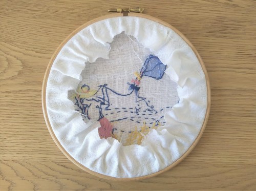 vent d'été marion romain broderie embroidey dmc femme cerf volant mondial tissu tambour motif broder vieille morue 6